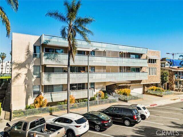 Property Photo: 528 Cedar Avenue 1L CA 90802