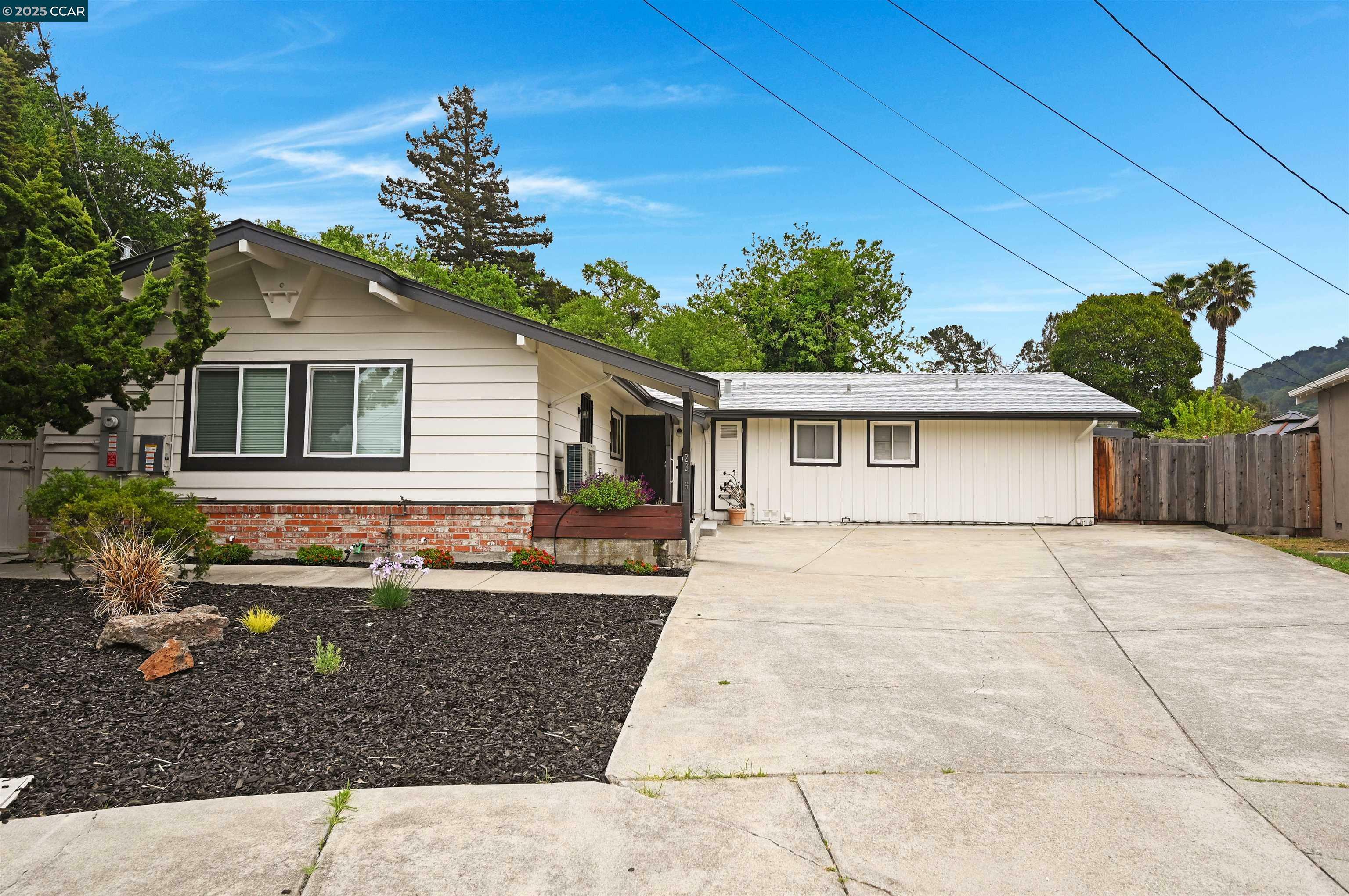 Property Photo:  2326 Estrella Ct  CA 94564 