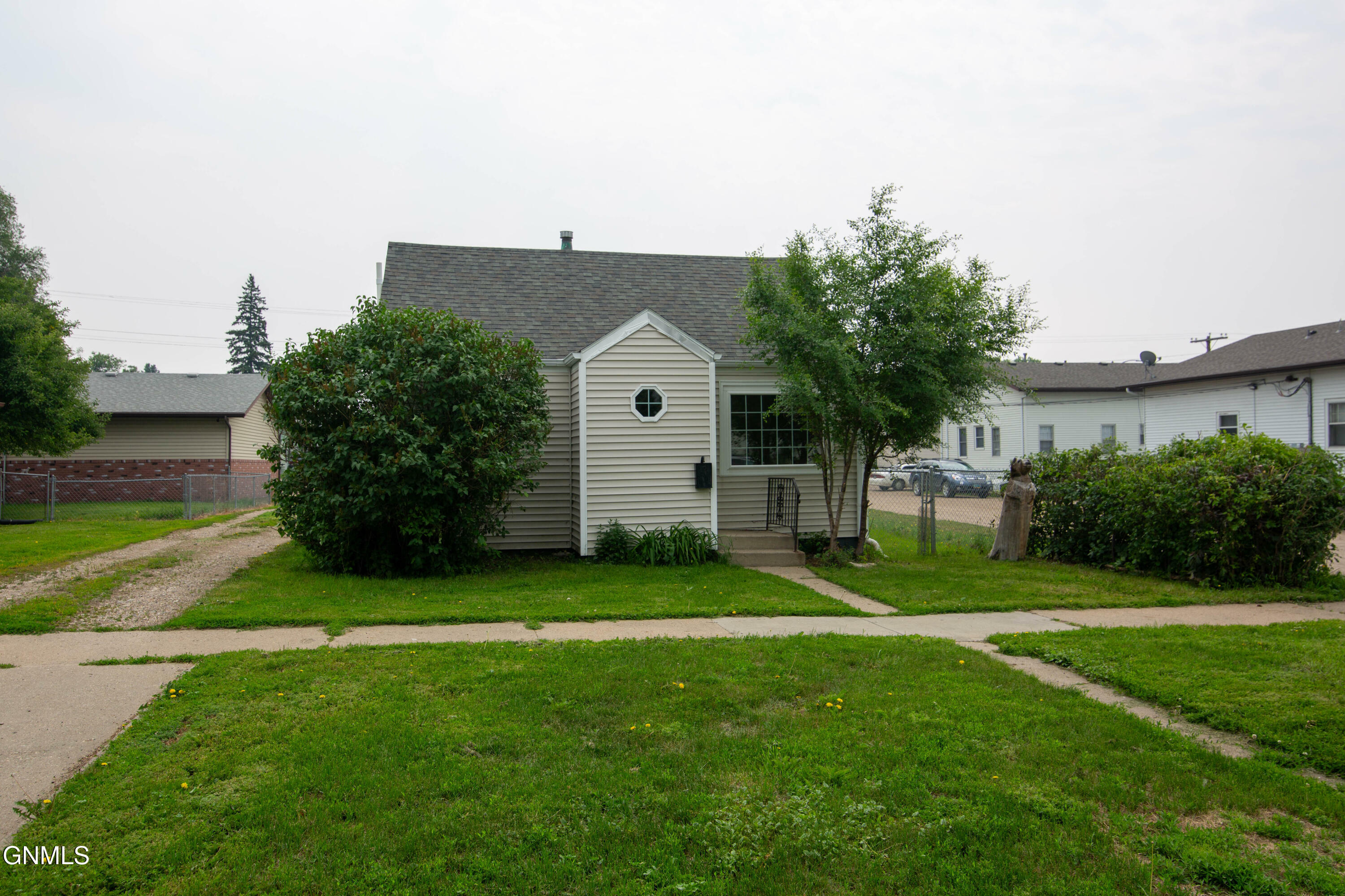 Property Photo: 311 N 15th Street ND 58501