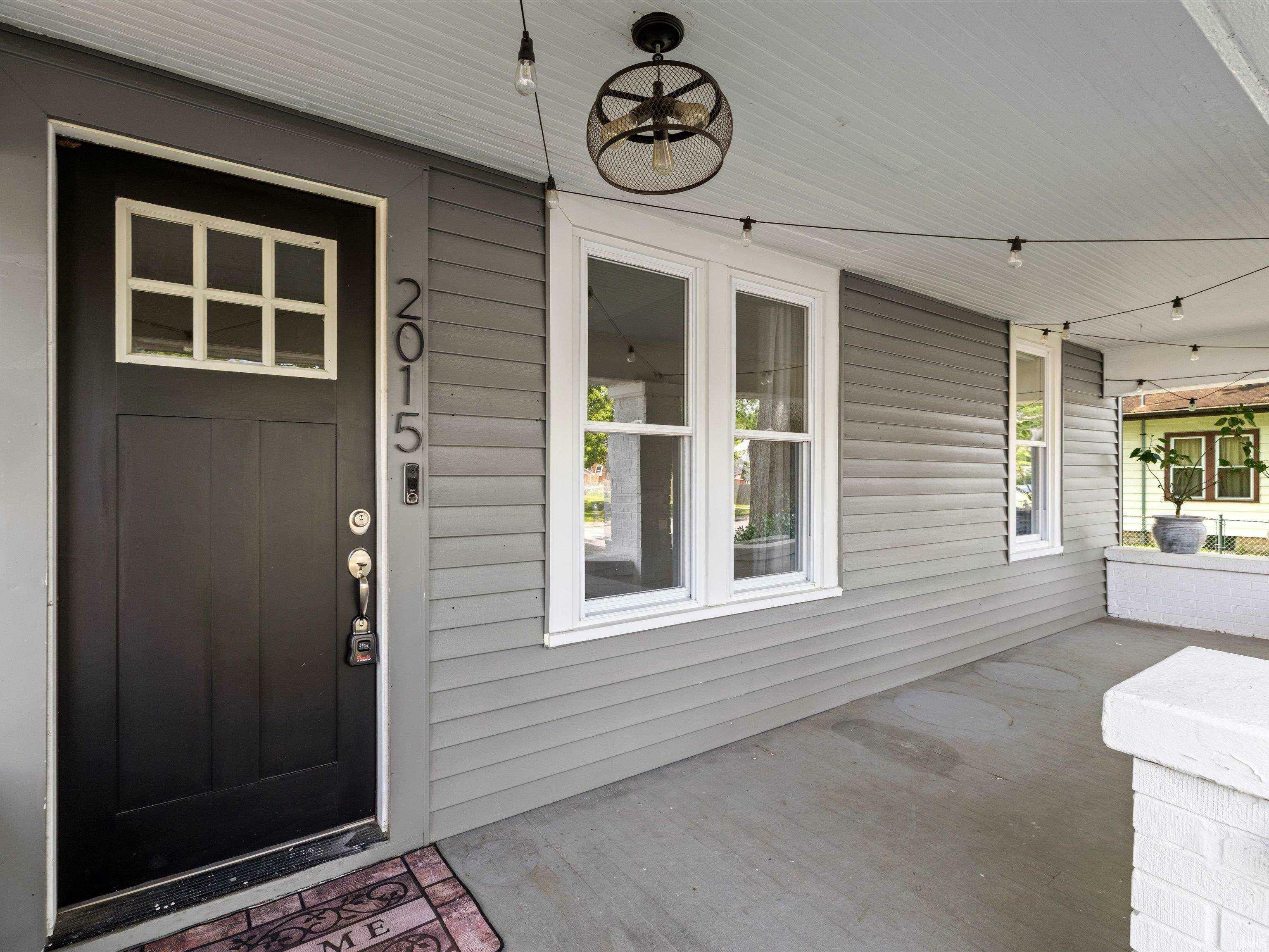 Property Photo:  2015 E Blackford Avenue  IN 47714 