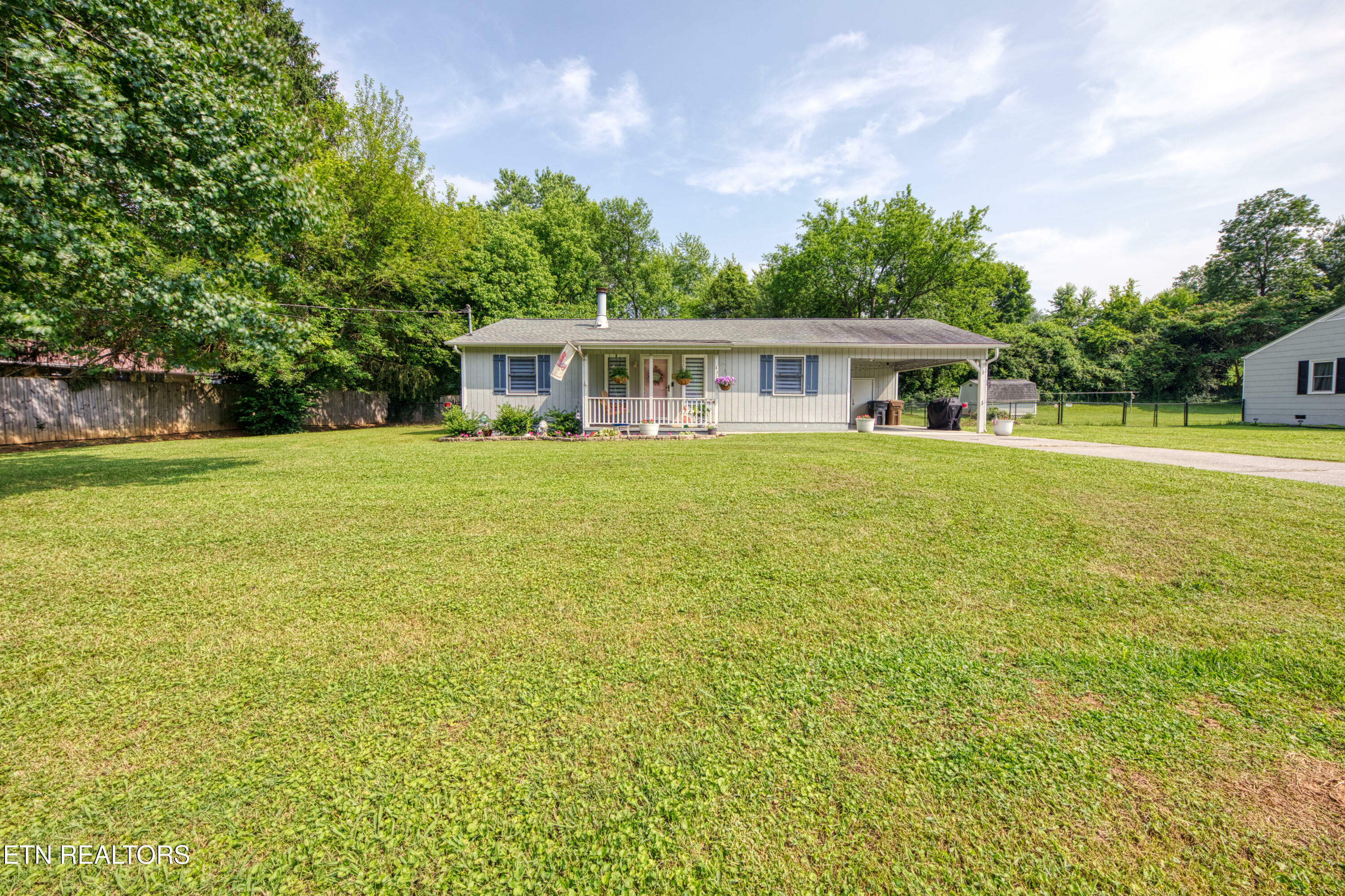 Property Photo: 4318 Sparrow Drive TN 37914