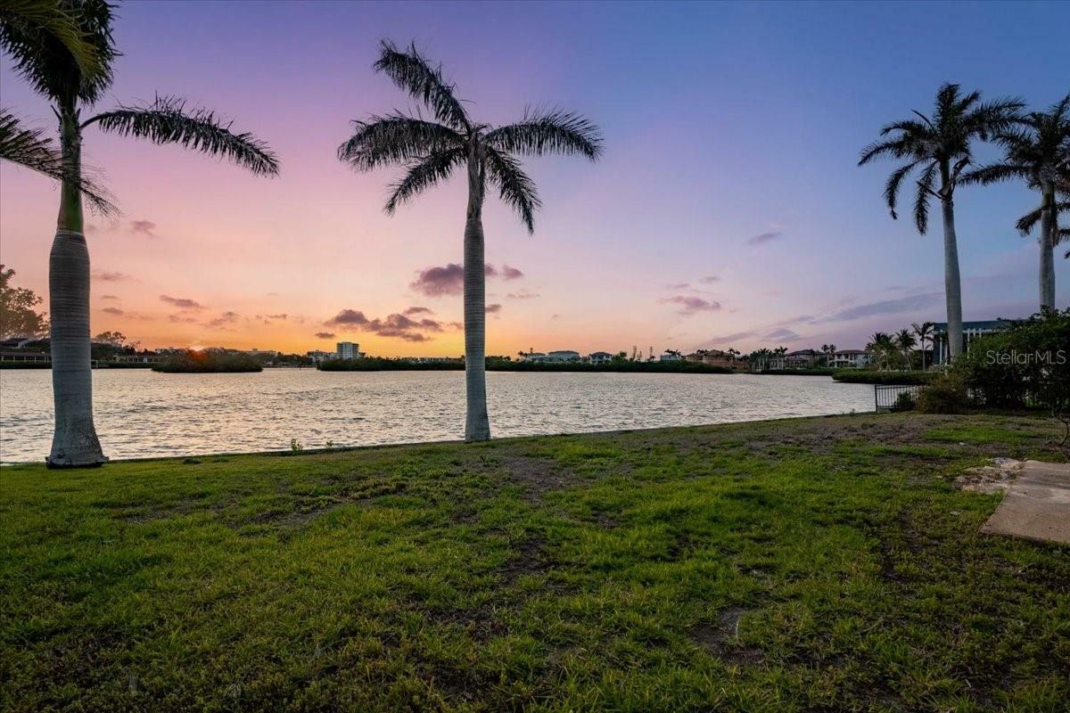 Property Photo: 6426 Hollywood Boulevard FL 34231