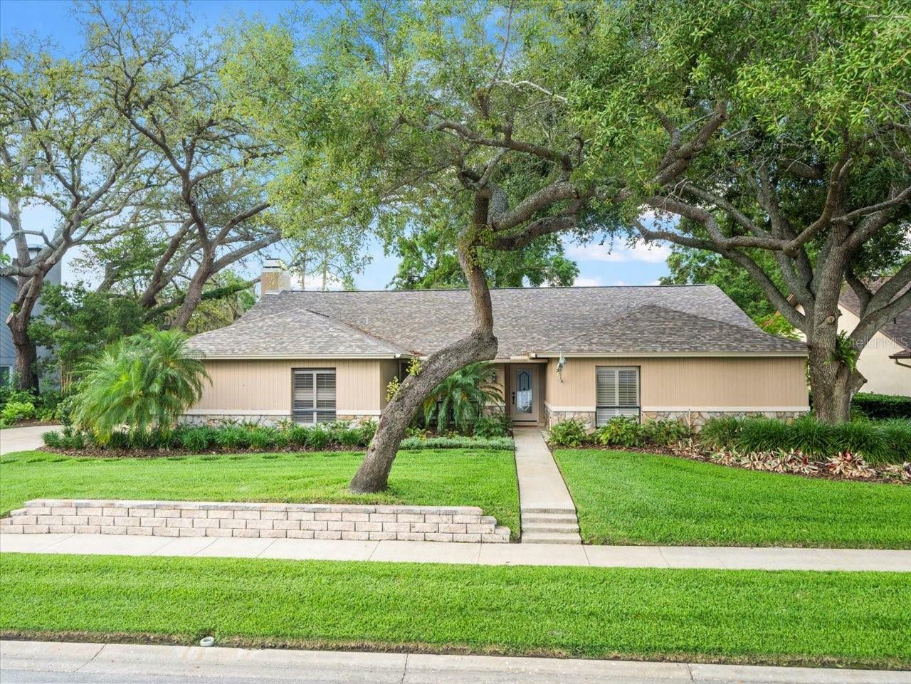 Property Photo: 4610 Westford Circle FL 33618
