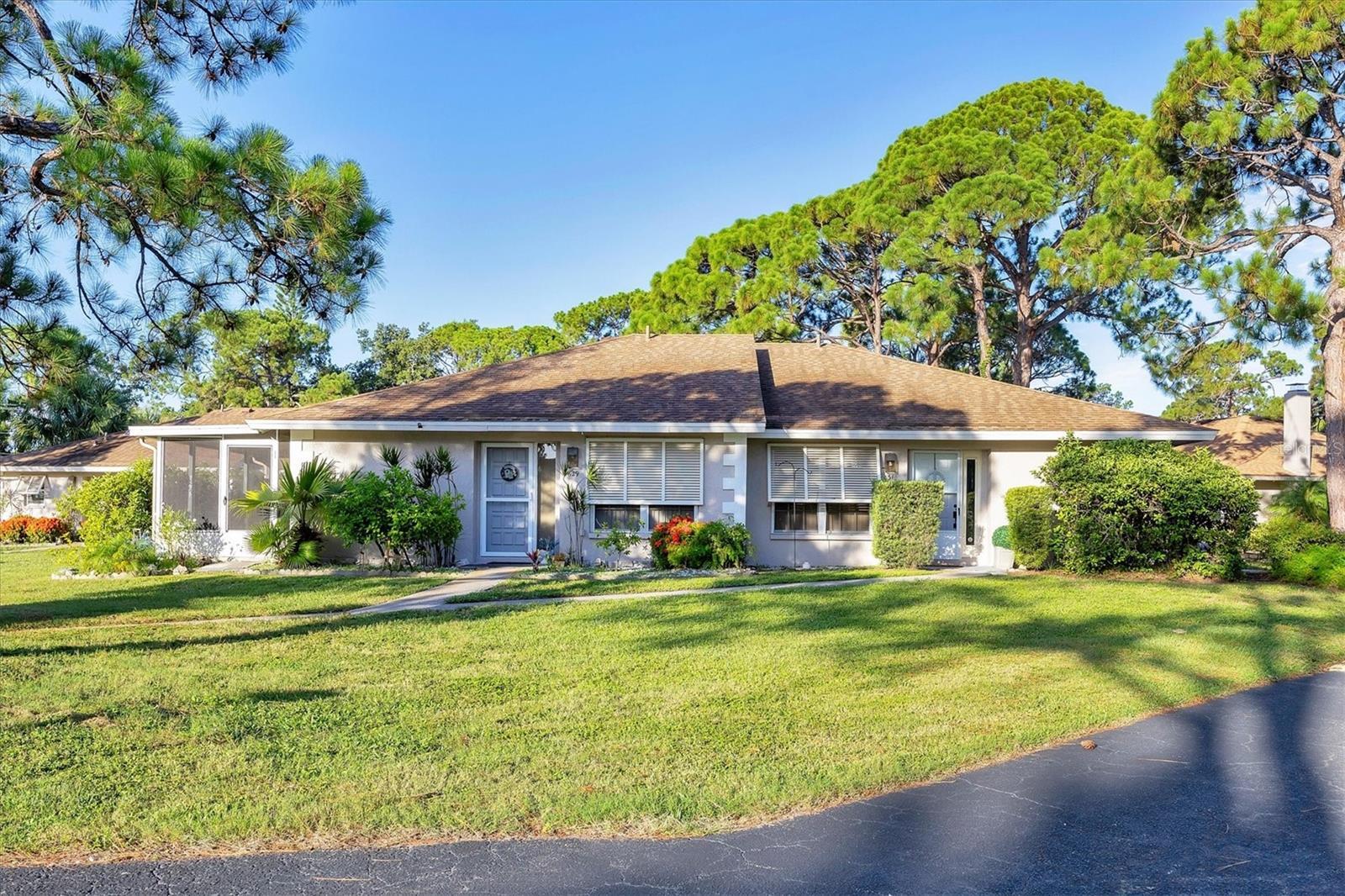 Property Photo:  631 N Jefferson Avenue 631  FL 34237 