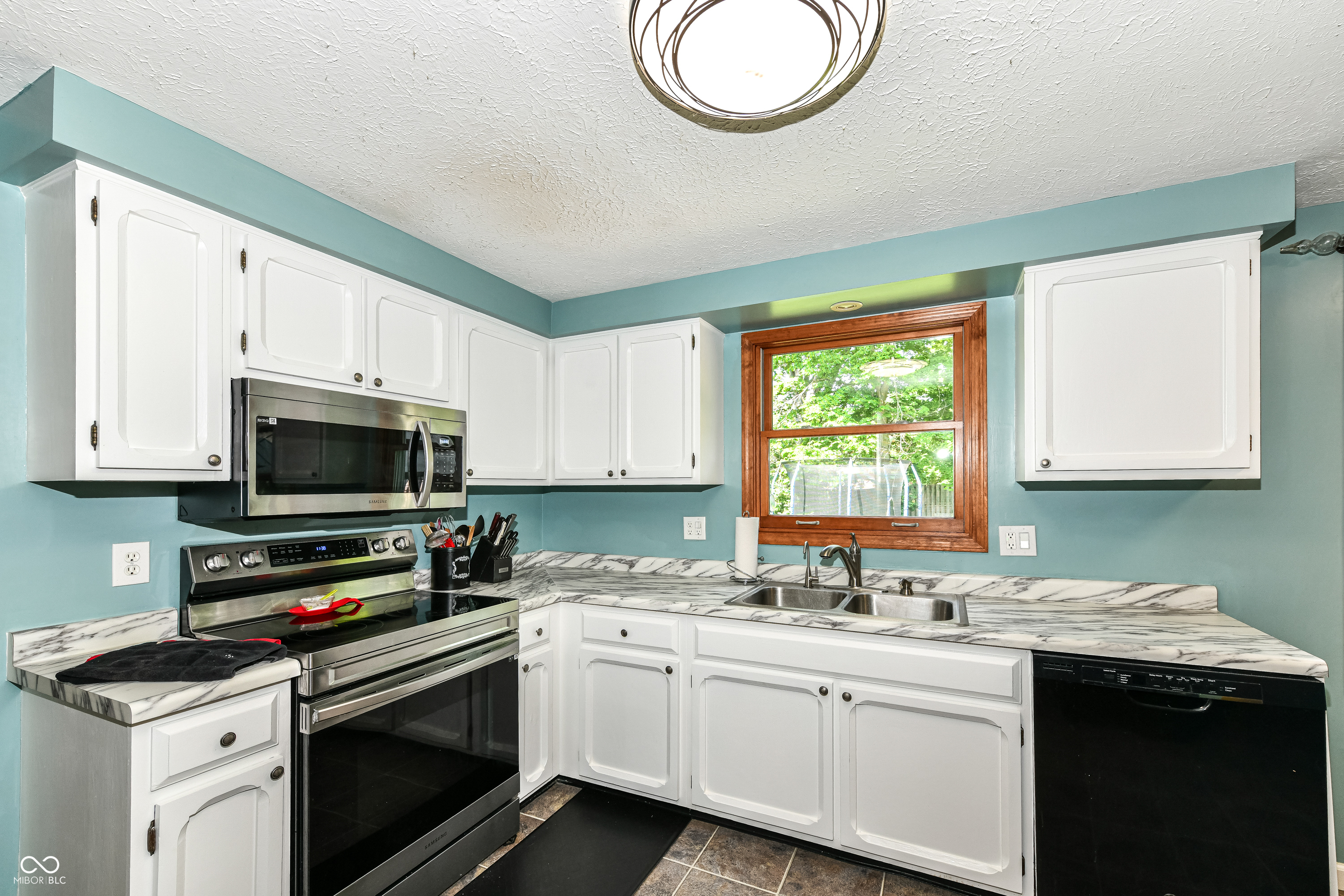 Property Photo: 9402 Thornwood Drive IN 46250