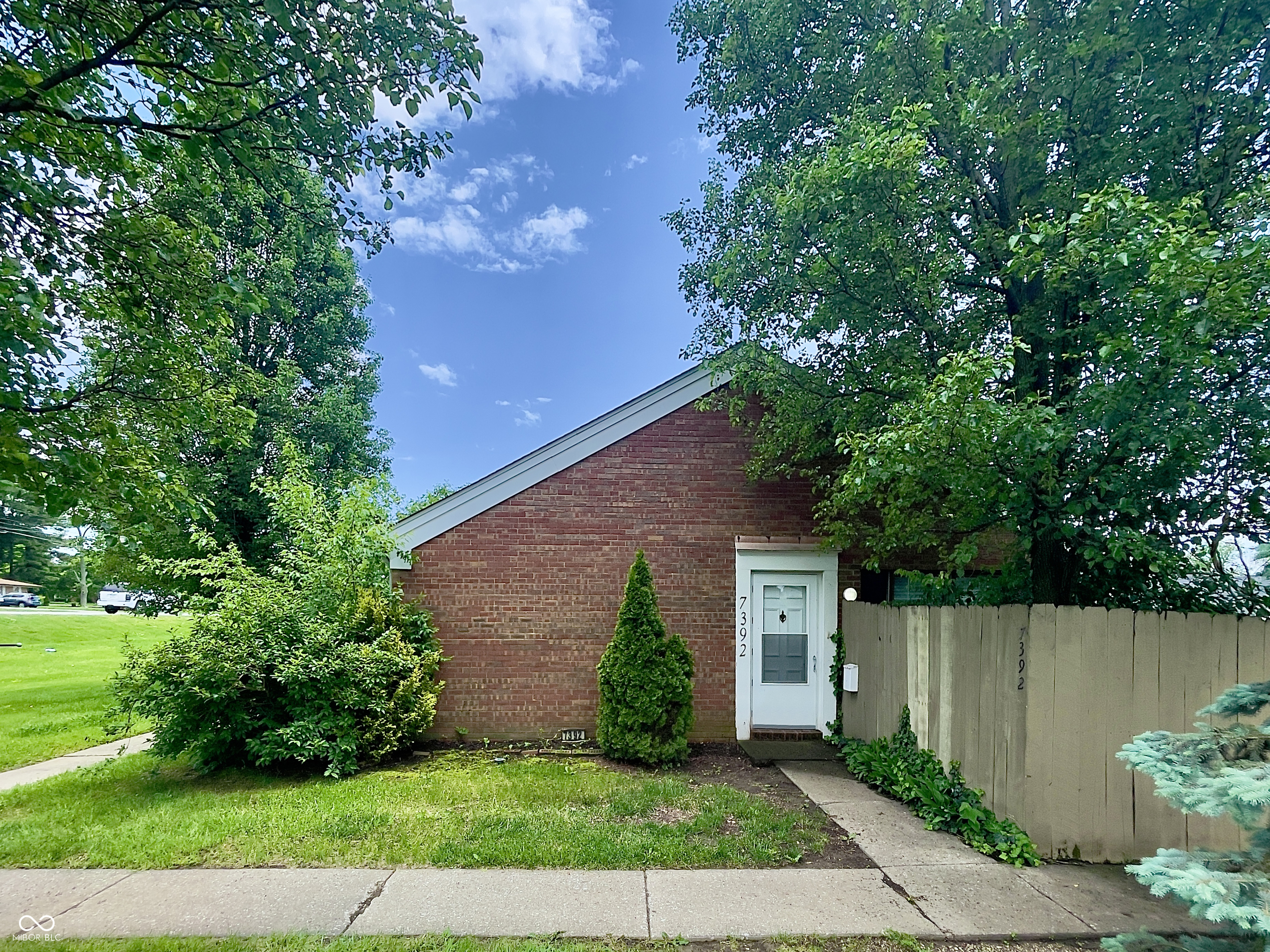 7392 S Meridian Street  Indianapolis IN 46217 photo