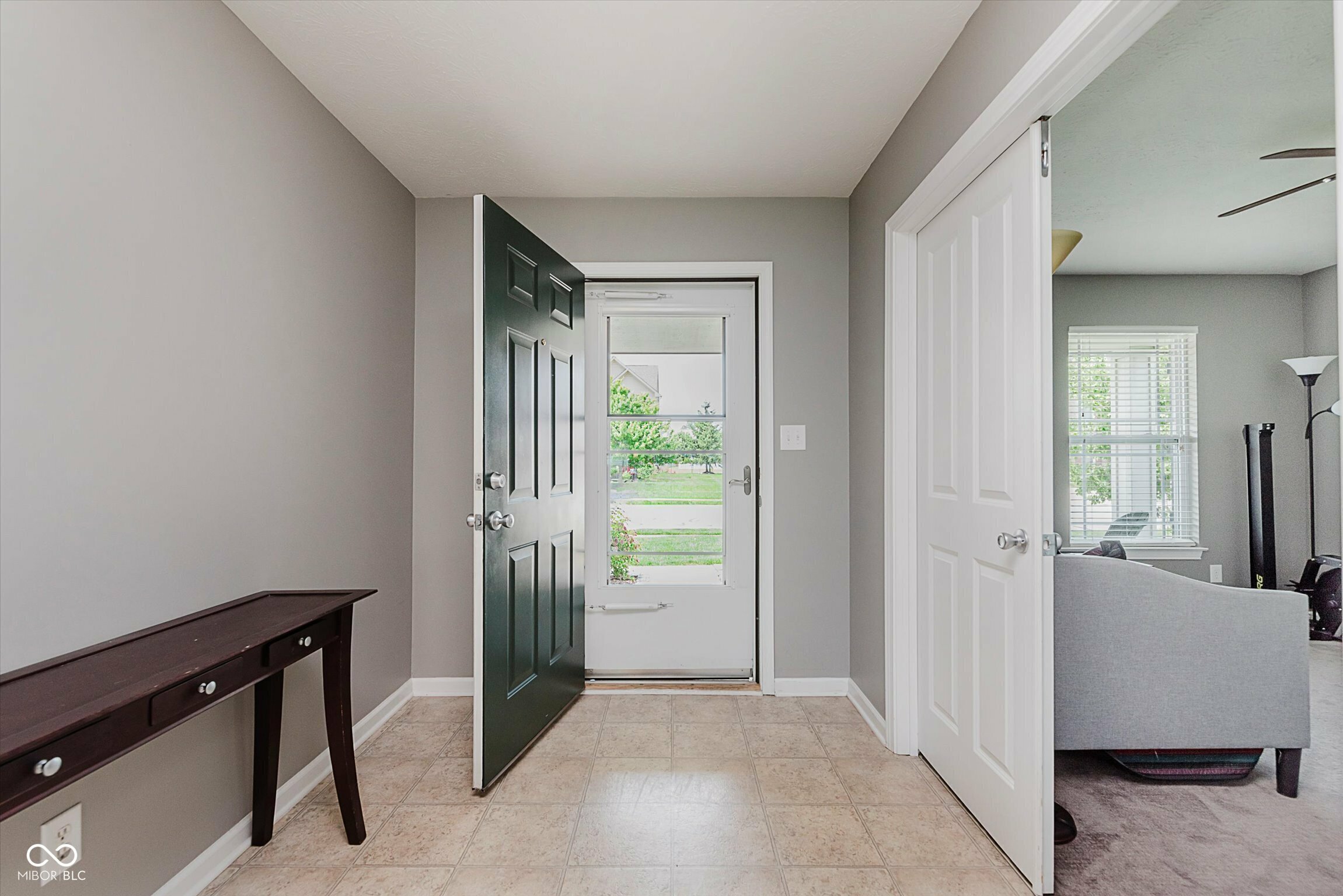 Property Photo: 985 Farmington Trail IN 46112
