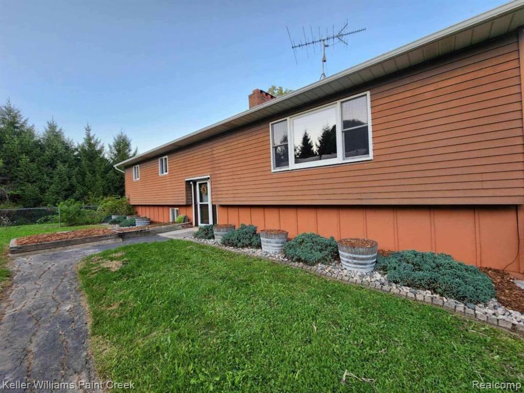 Property Photo: 370 Wales Ridge Road MI 48027 4009