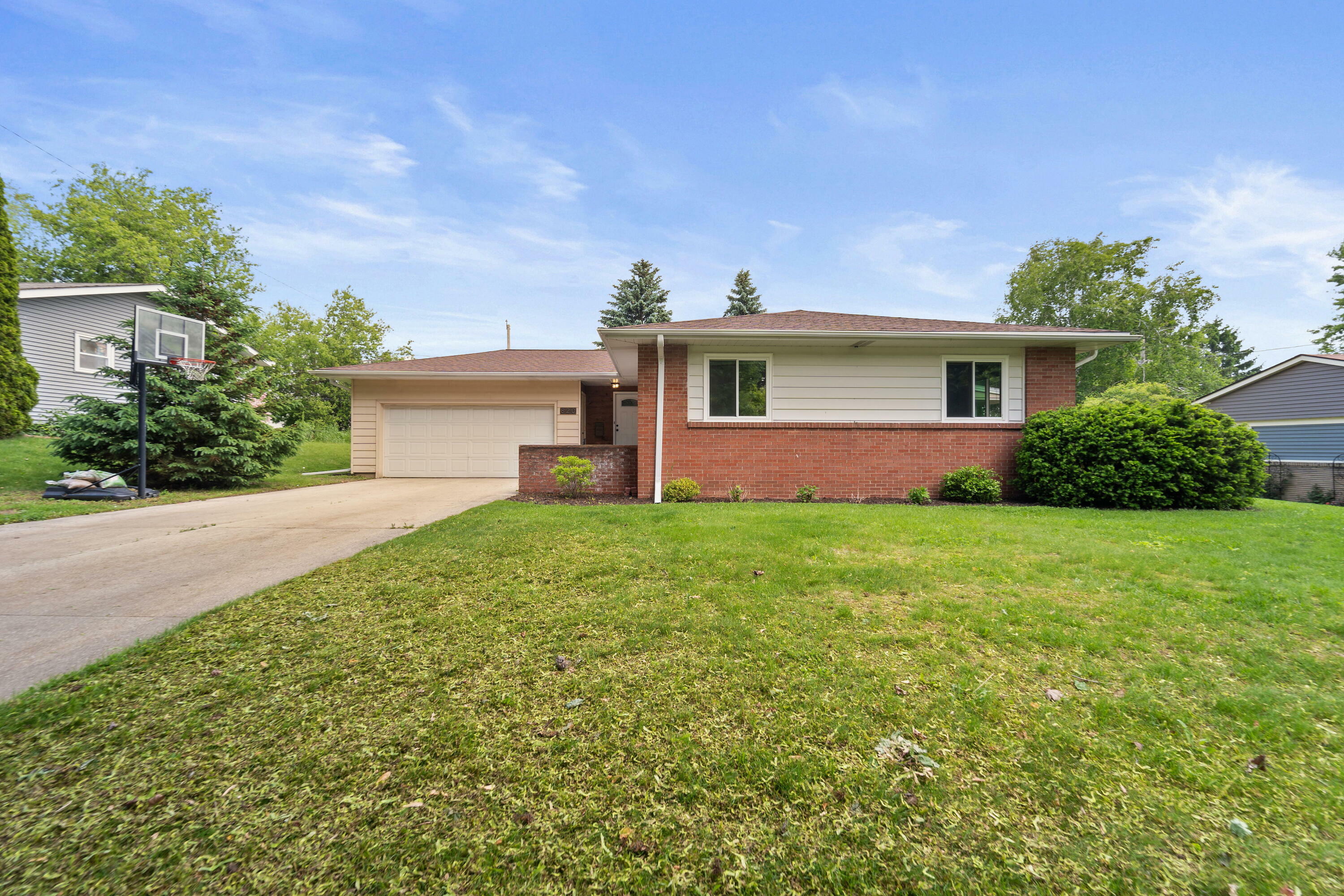 Property Photo: 820 Woodland Ave WI 53074