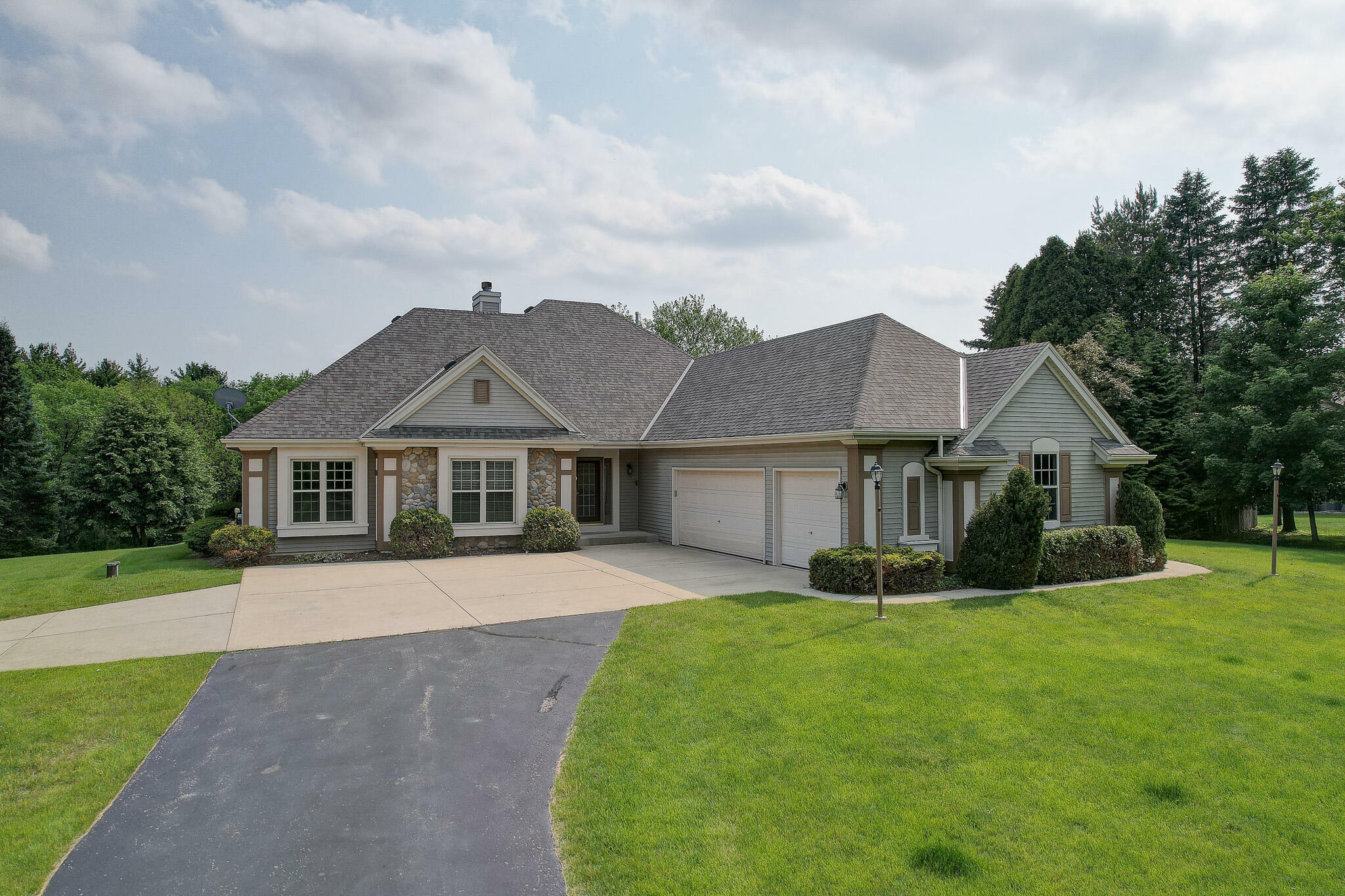 Property Photo: S32w32807 Bethania Ln WI 53118