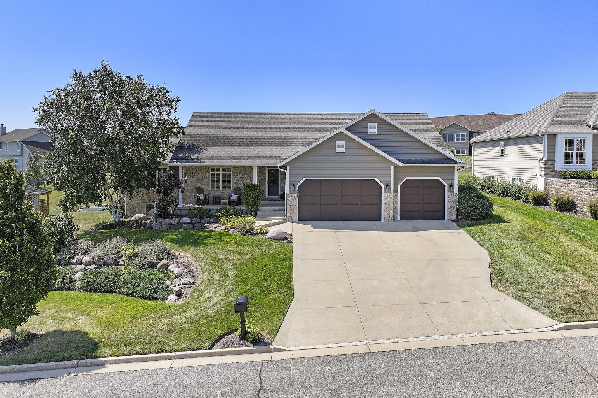 329 S Stone Ridge Dr  Lake Geneva WI 53147 photo