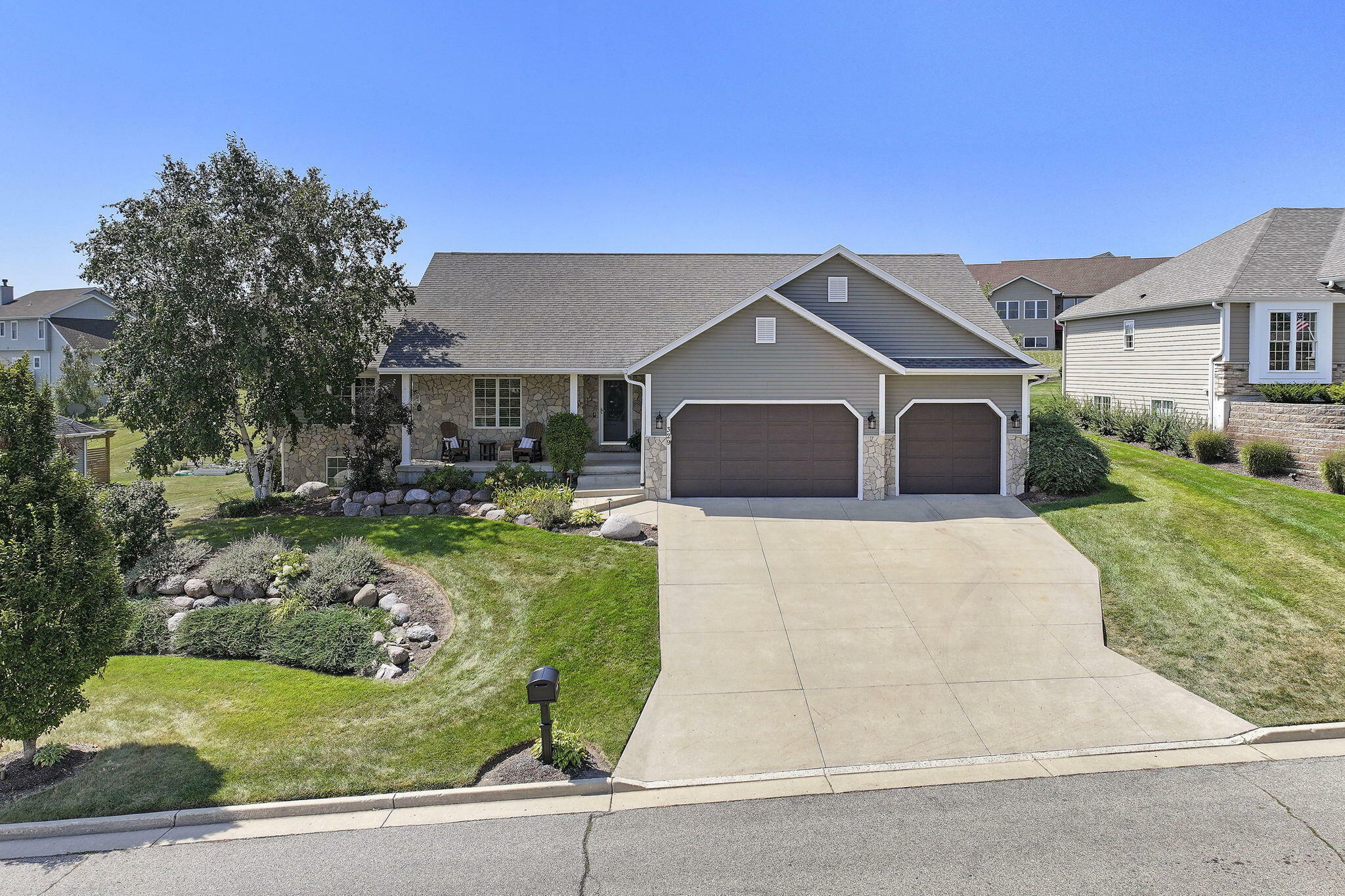 Property Photo: 329 S Stone Ridge Dr WI 53147