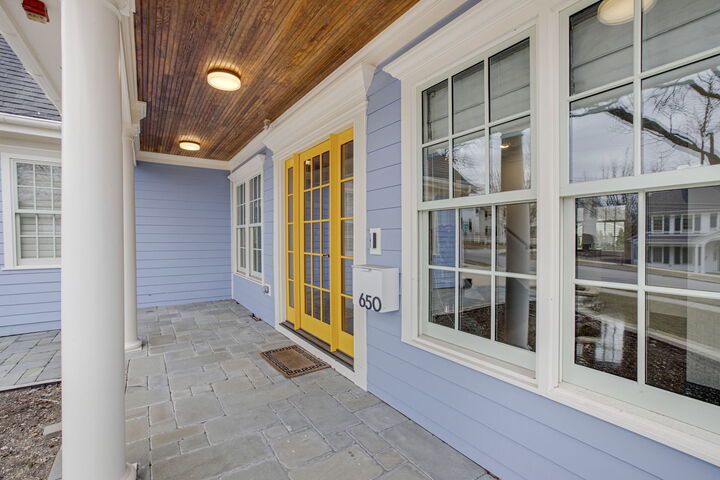 Property Photo:  650 S Grove Avenue  IL 60010