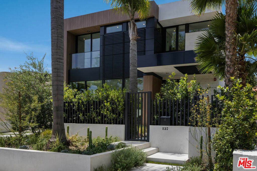 Property Photo: 137 S Wetherly Drive CA 90211