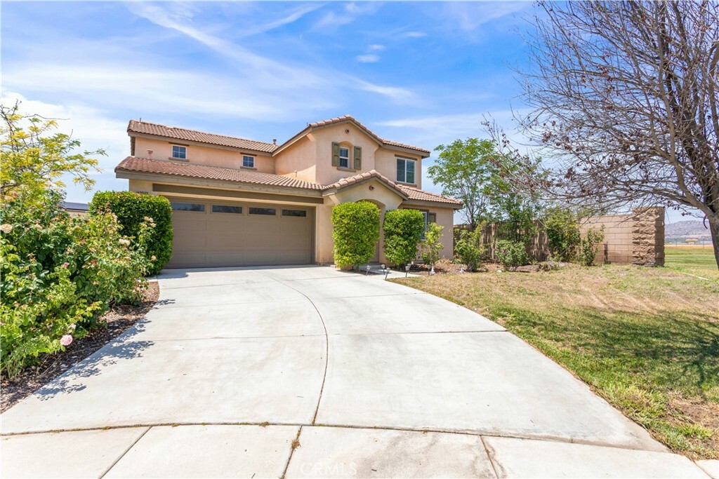 Property Photo: 27071 Red Rock Ct CA 92585