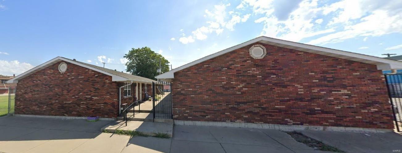 Property Photo: 1832 Cleveland Boulevard IL 62040