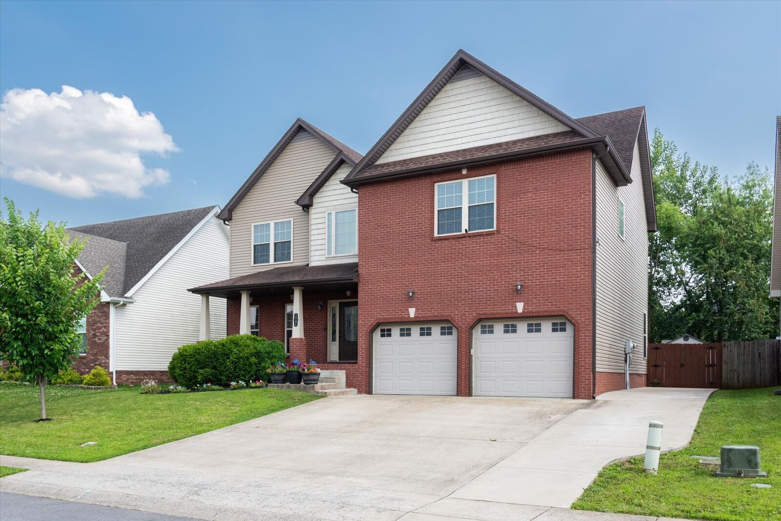 Property Photo:  1741 Apache Way  TN 37042 