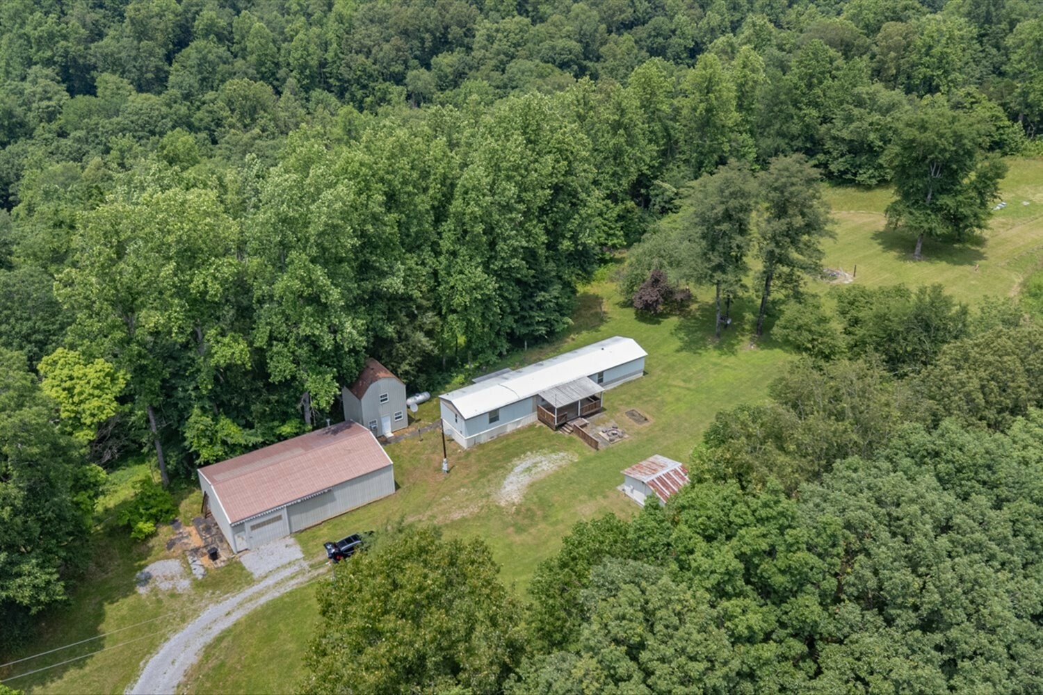 Property Photo: 2332 Bear Creek Rd TN 37181