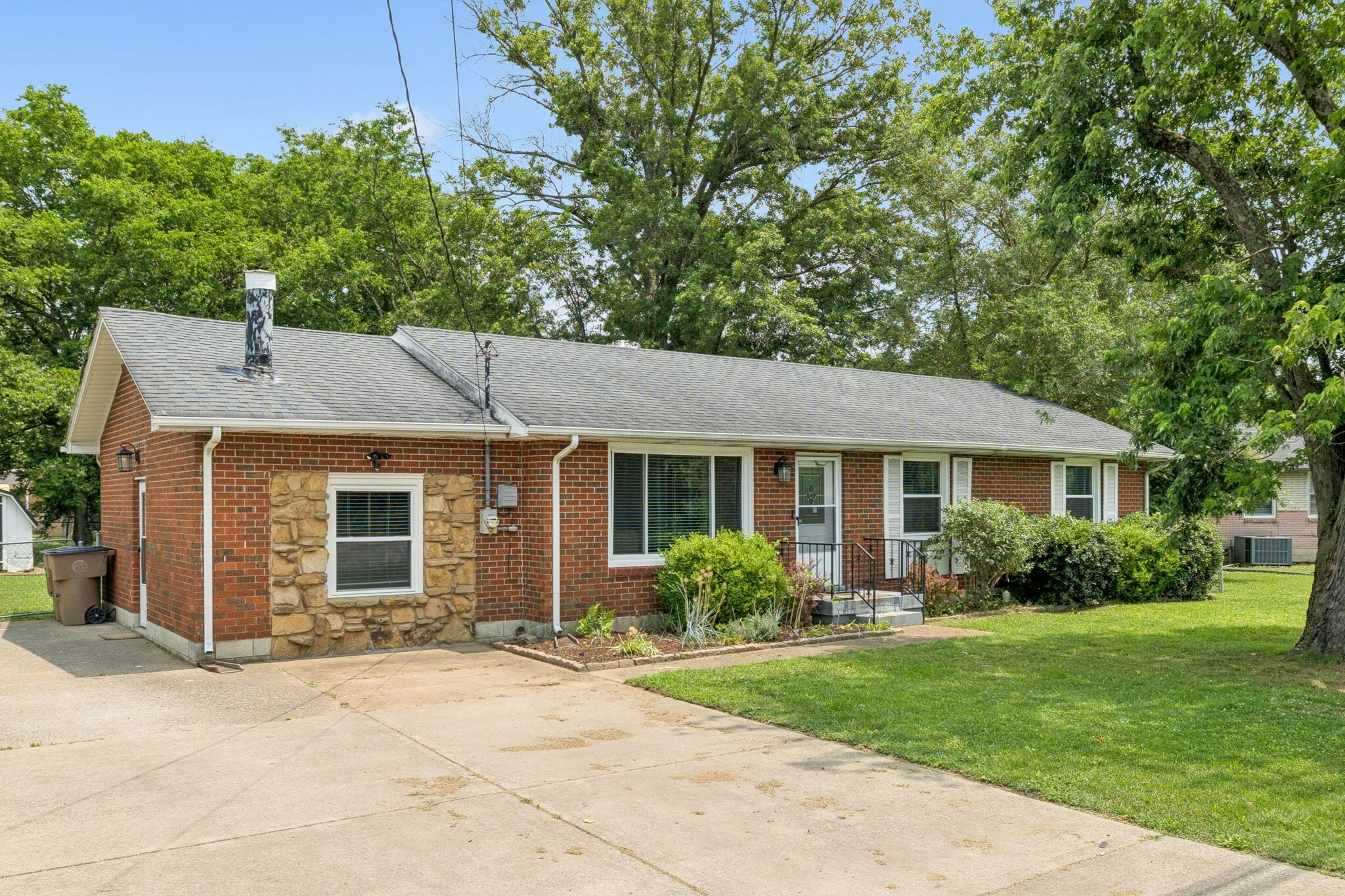 Property Photo: 3103 Brick Church Pike TN 37207