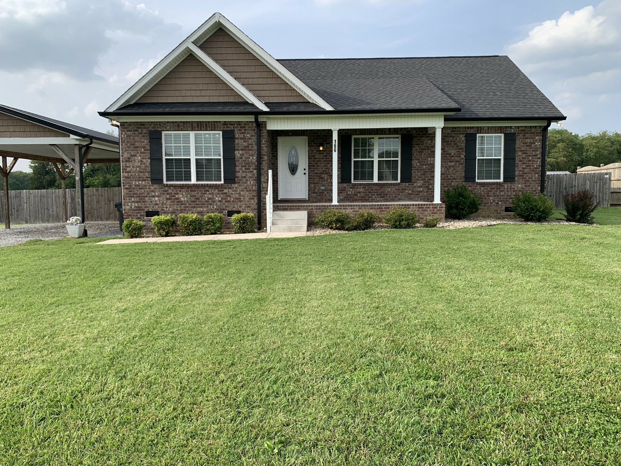 Property Photo: 166 Oak Dr TN 37148