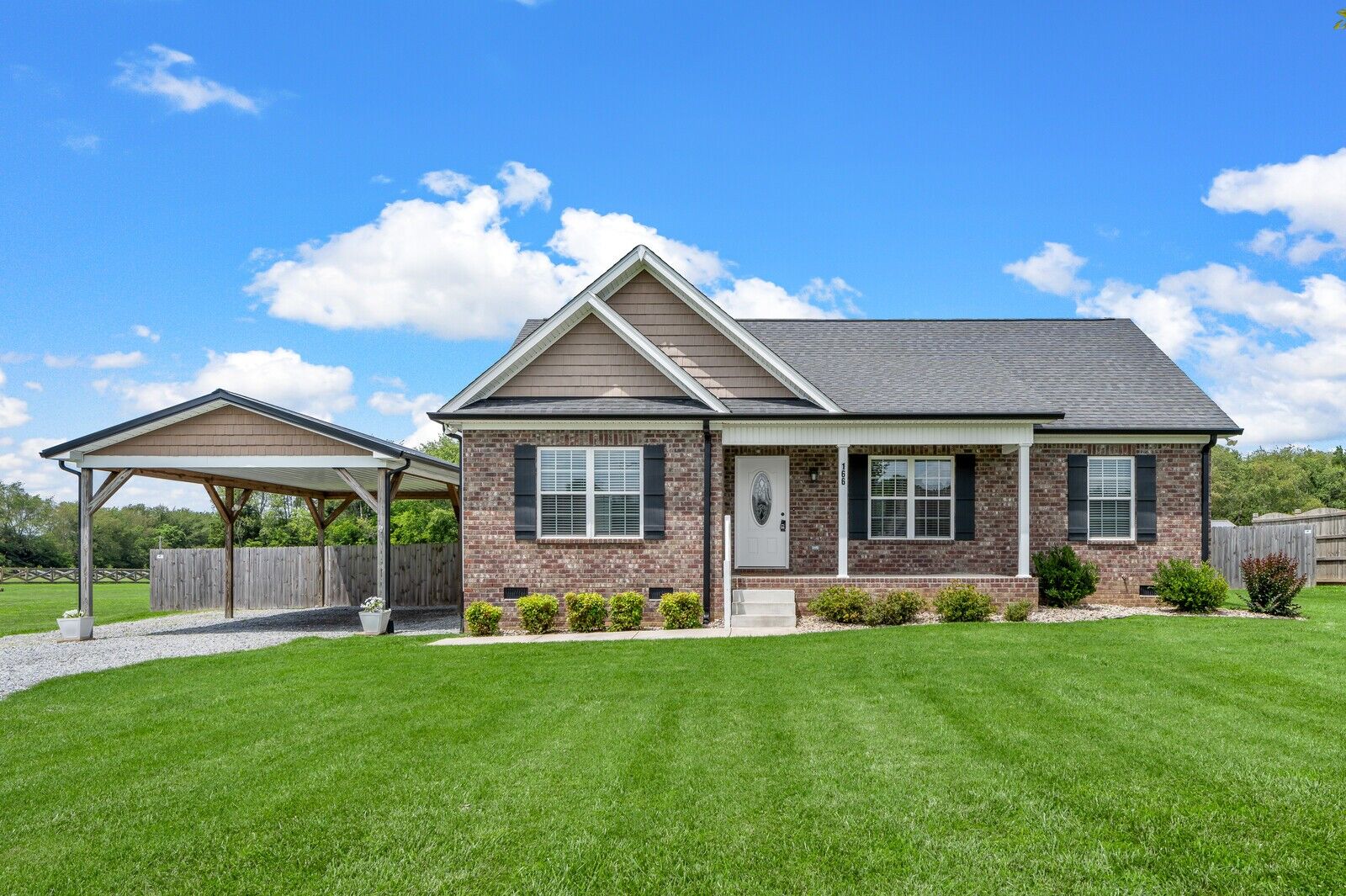 Property Photo: 166 Oak Dr TN 37148