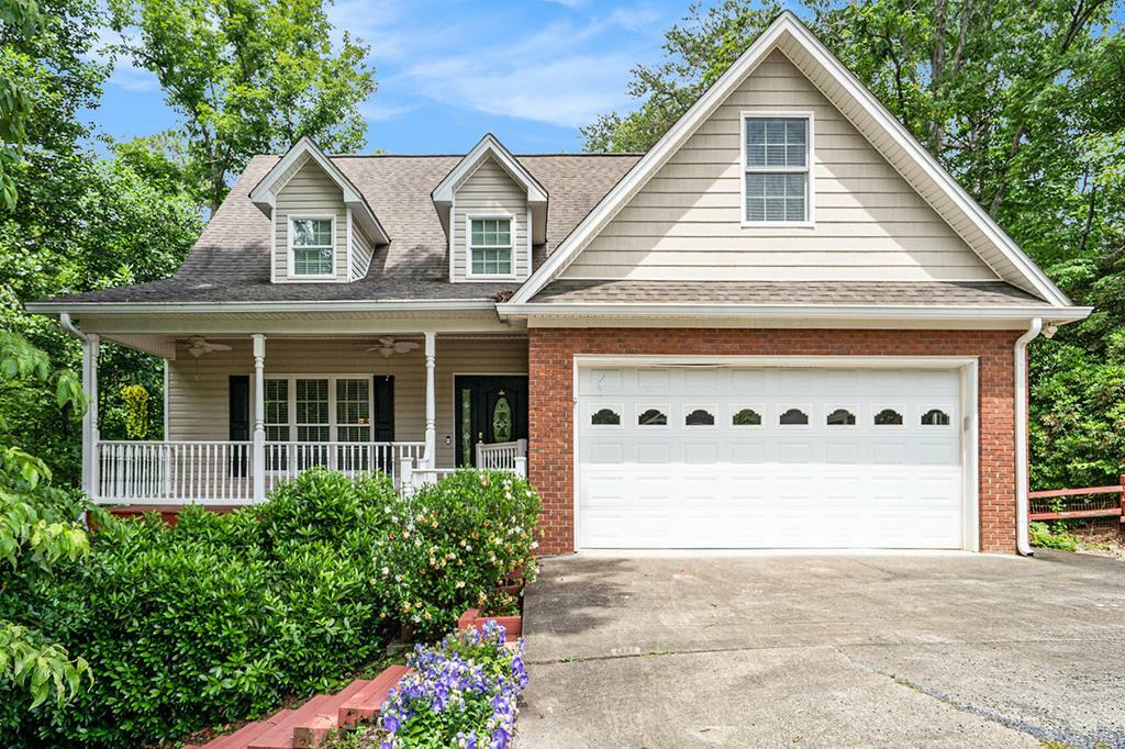 Property Photo: 220 Oak Ridge Lane GA 30536