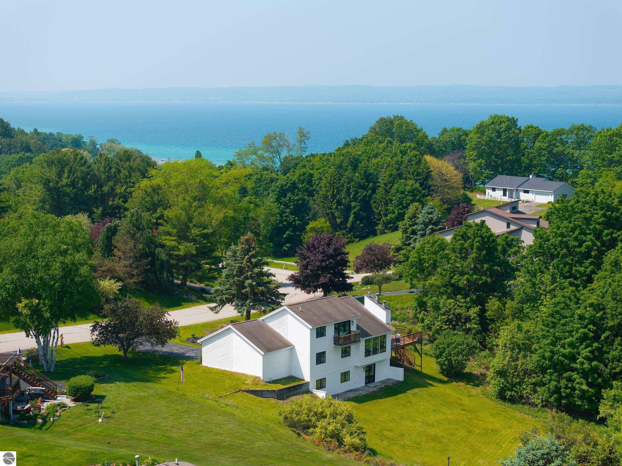 1259 Lin Dale Drive  Traverse City MI 49686 photo