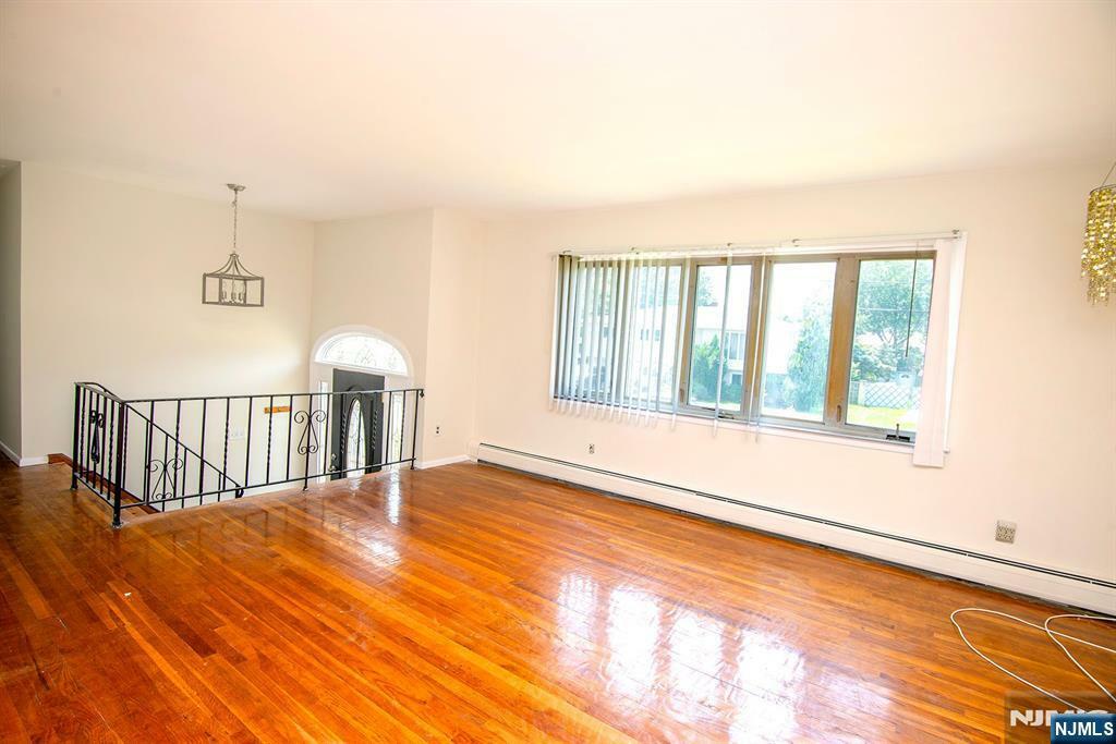 Property Photo:  4 Elizabeth Court  NJ 07643 