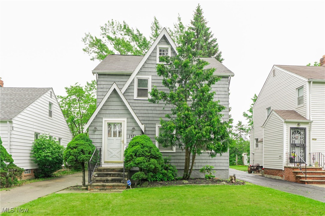 Property Photo:  1271 Winston Road  OH 44121 