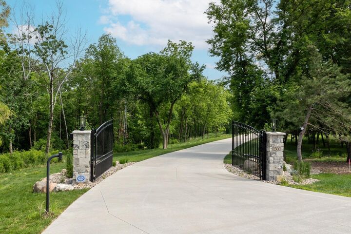 Property Photo:  1500 Weatherhill Ridge Court SW  MN 55902 