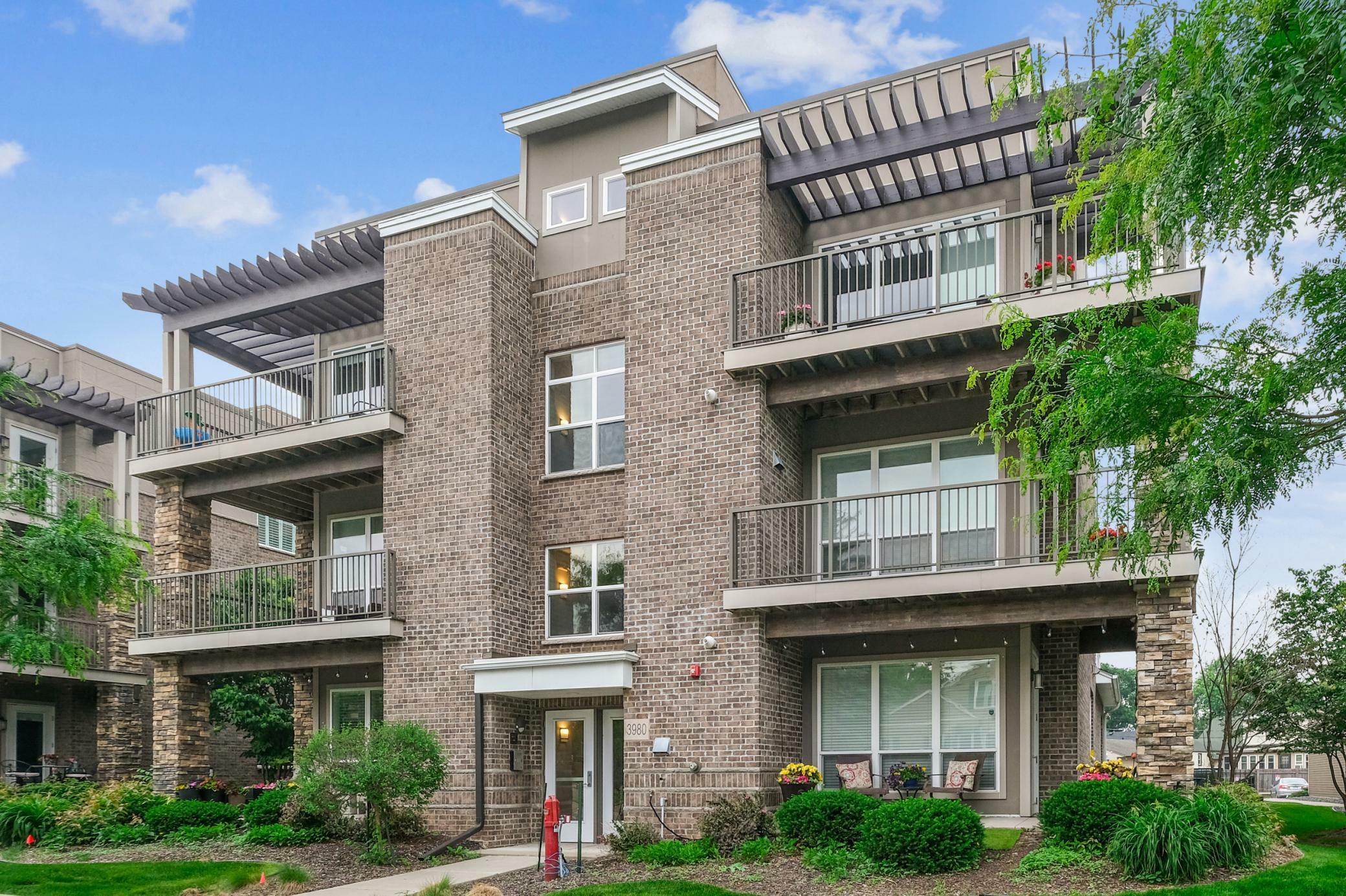 Property Photo:  3980 Wooddale Avenue S 101  MN 55416 