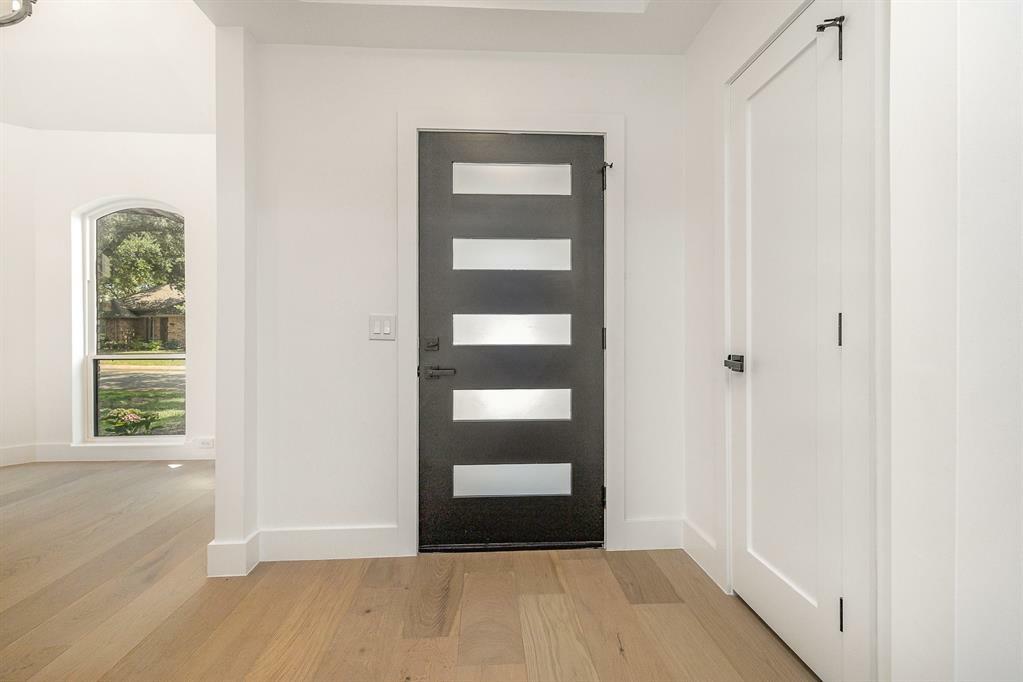 Property Photo: 4112 Lawngate Drive TX 75287