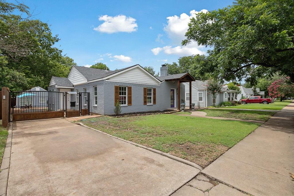 Property Photo: 3620 Stadium Drive TX 76109