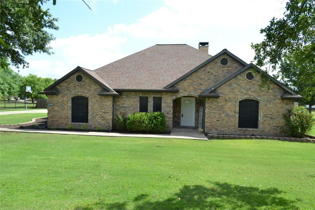 Property Photo: 1201 E Oaklawn Drive TX 75160