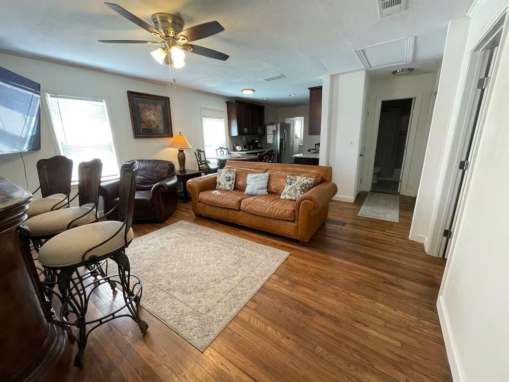 Property Photo: 1729 Oakwood Street TX 76117