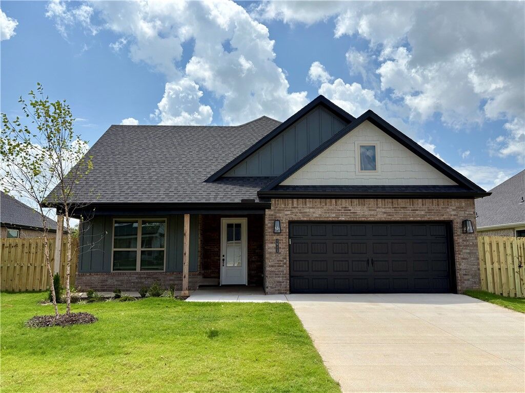 Property Photo: 1913 Ferguson Street AR 72751