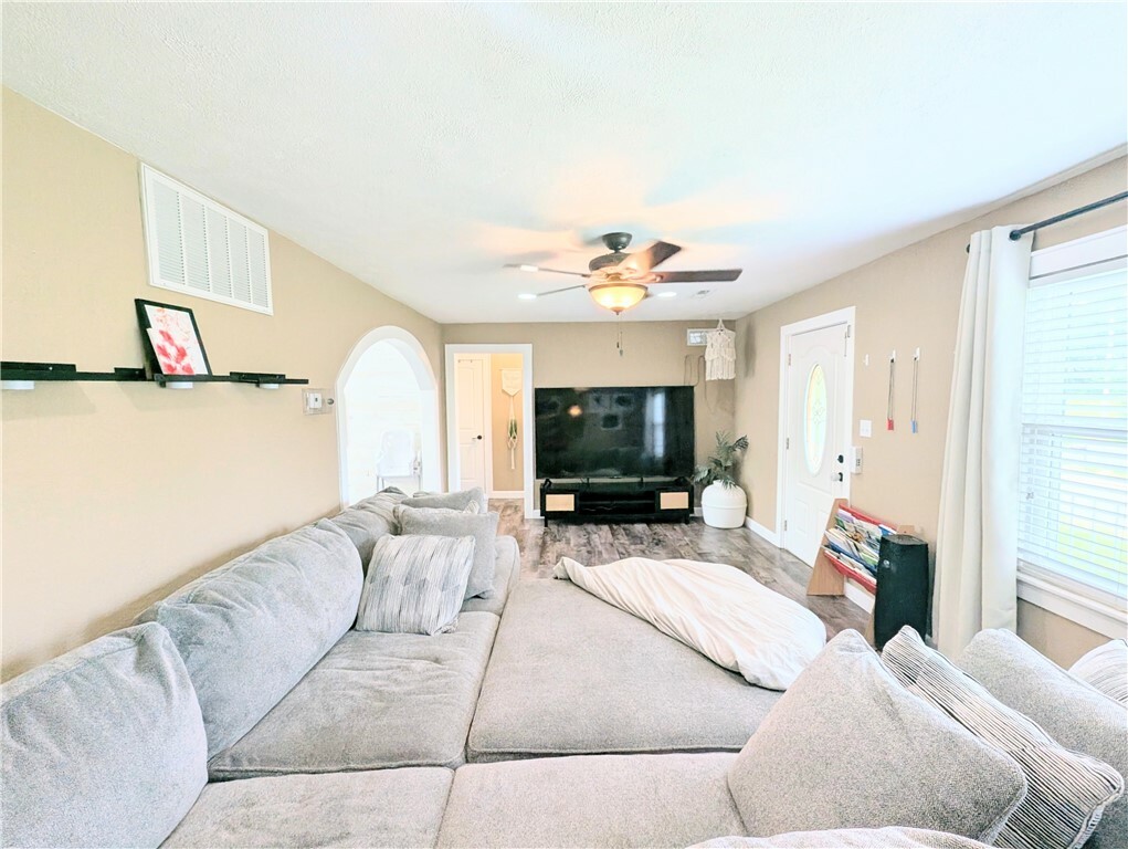 Property Photo: 805 S Oak Street AR 72601