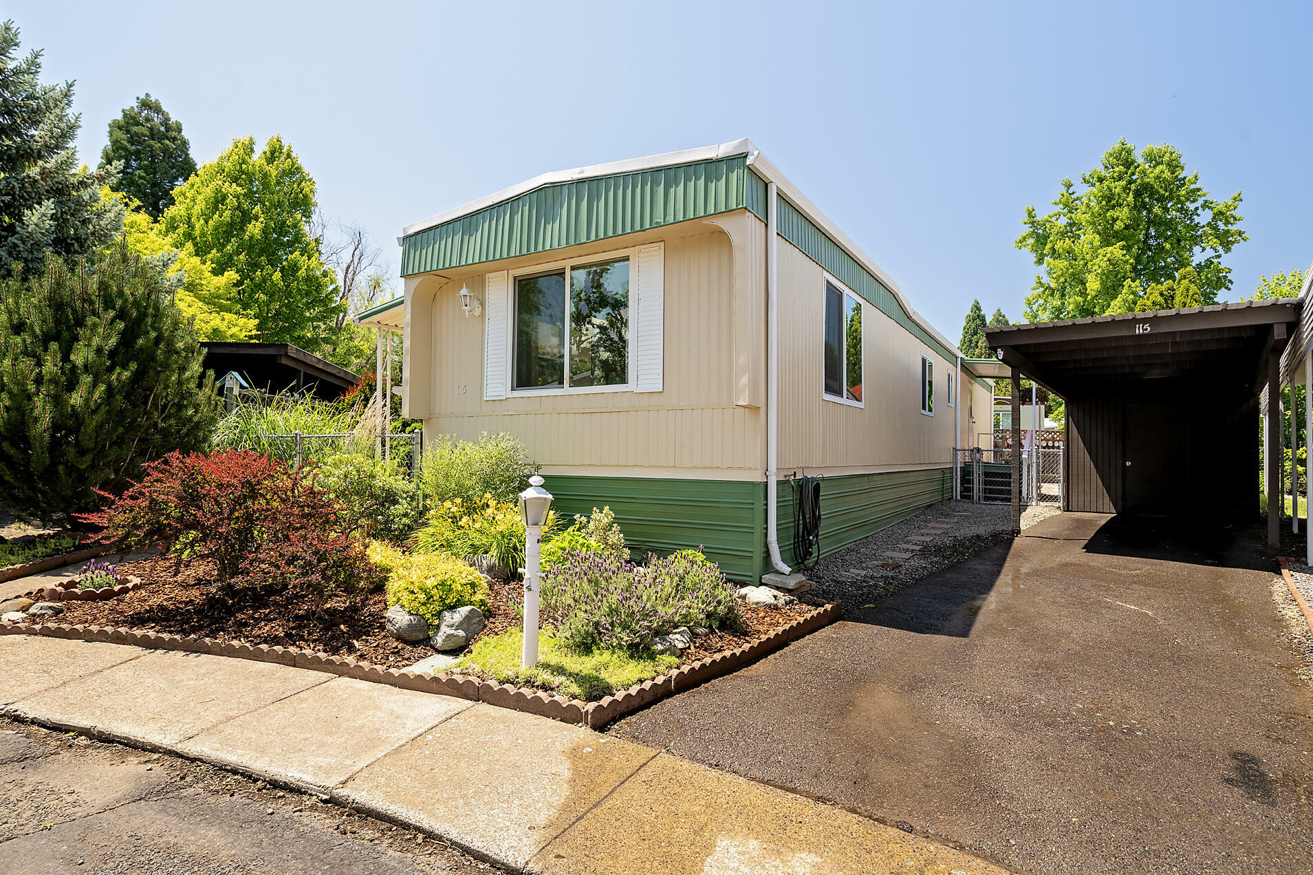 Property Photo:  1055 N 5th Street Unit 115  OR 97530 