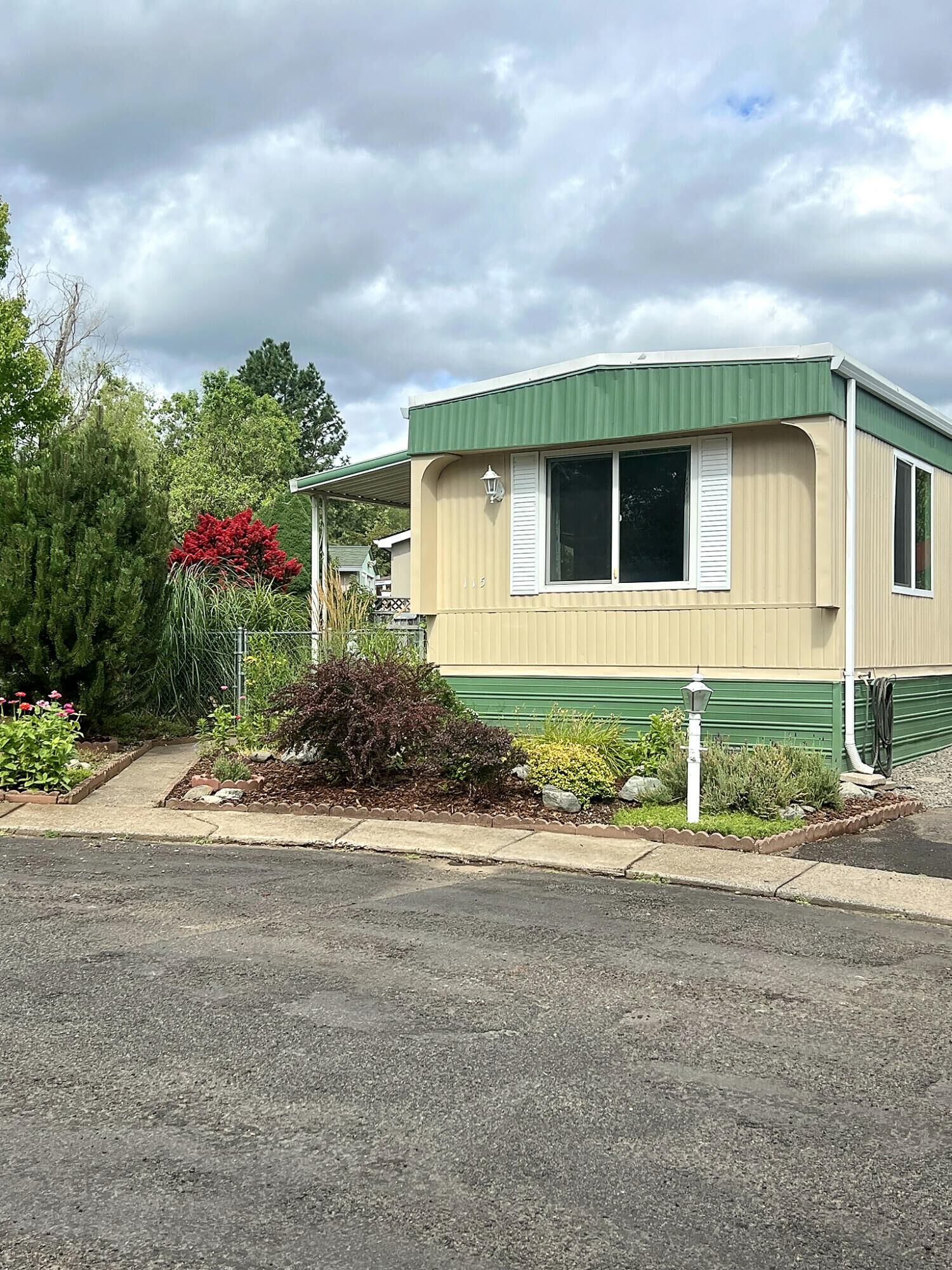 Property Photo:  1055 N 5th Street Unit 115  OR 97530 