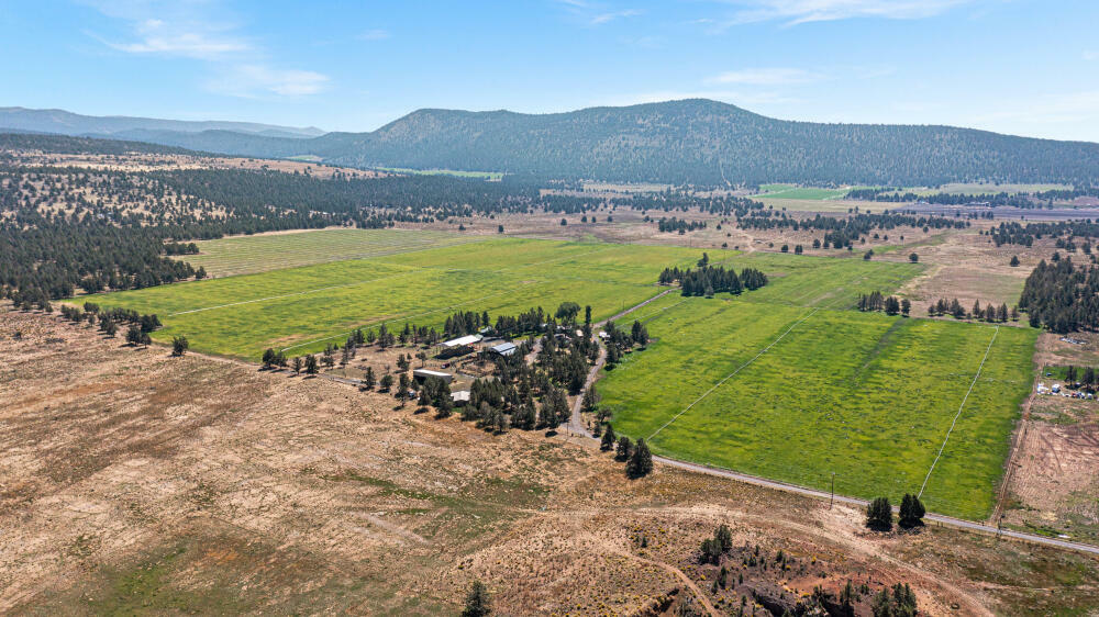 Property Photo: 11409 Harpold Road OR 97603