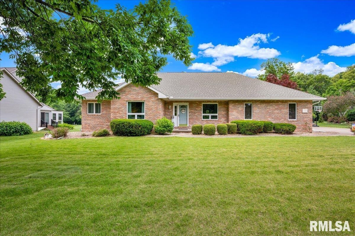 Property Photo:  1125 Oakwood Road  IL 61611 