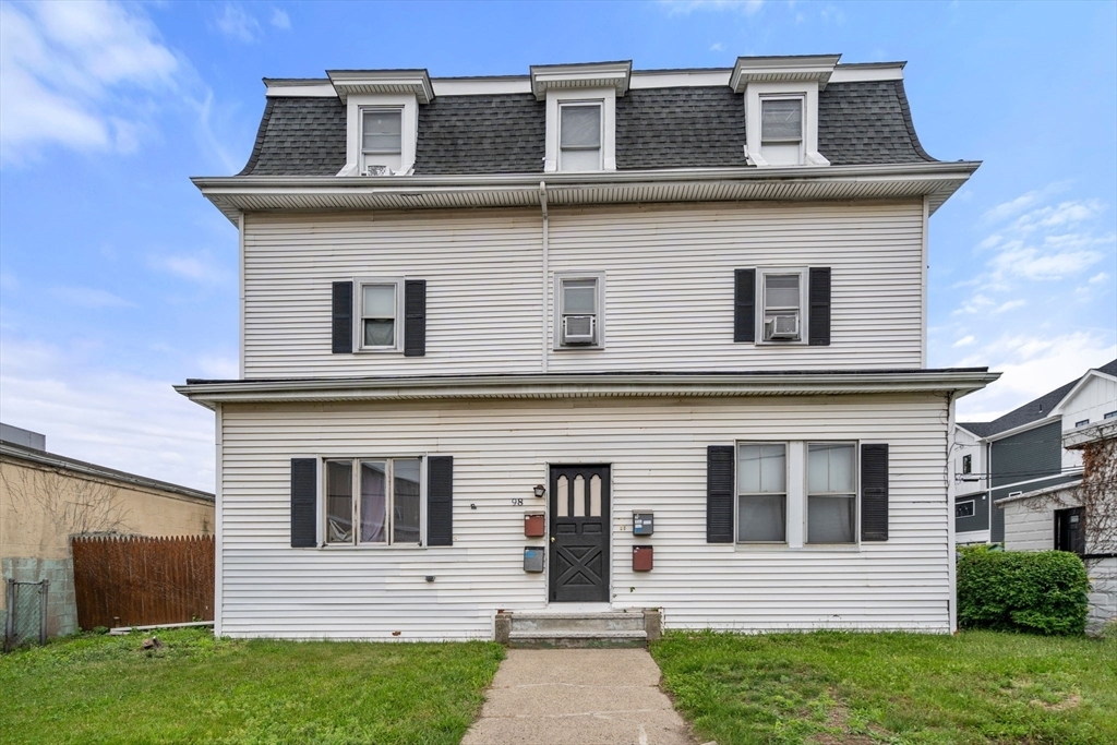 Property Photo: 98-102 Franklin St 4 MA 02169