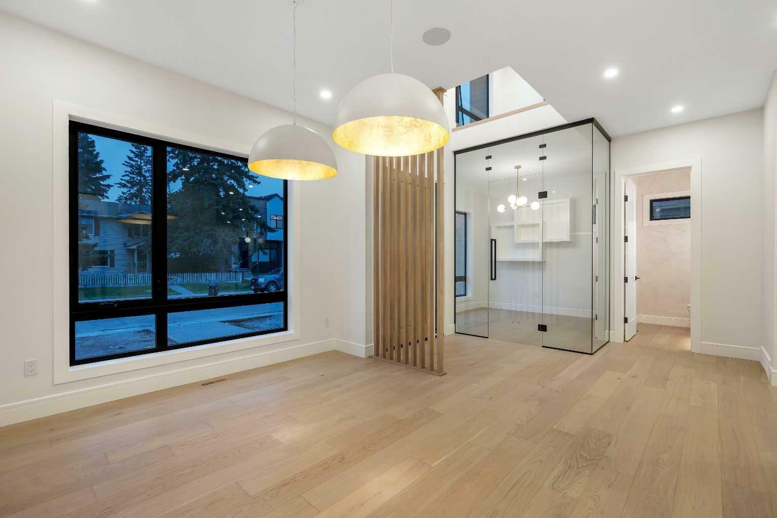 Property Photo: 430 21 Avenue NE AB T2E 1S6