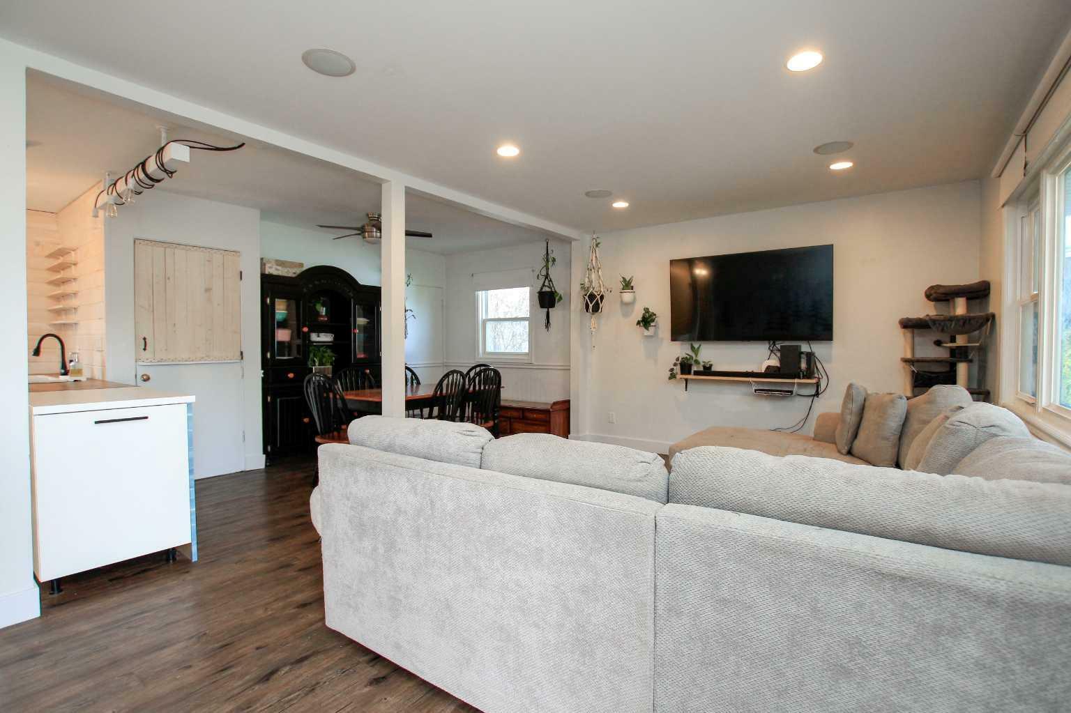 Property Photo: 3883 Eastwood Crescent AB T4N 2W3