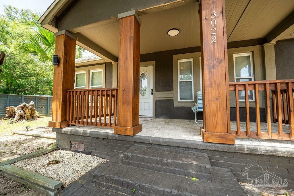Property Photo:  3022 W Jackson St  FL 32505 