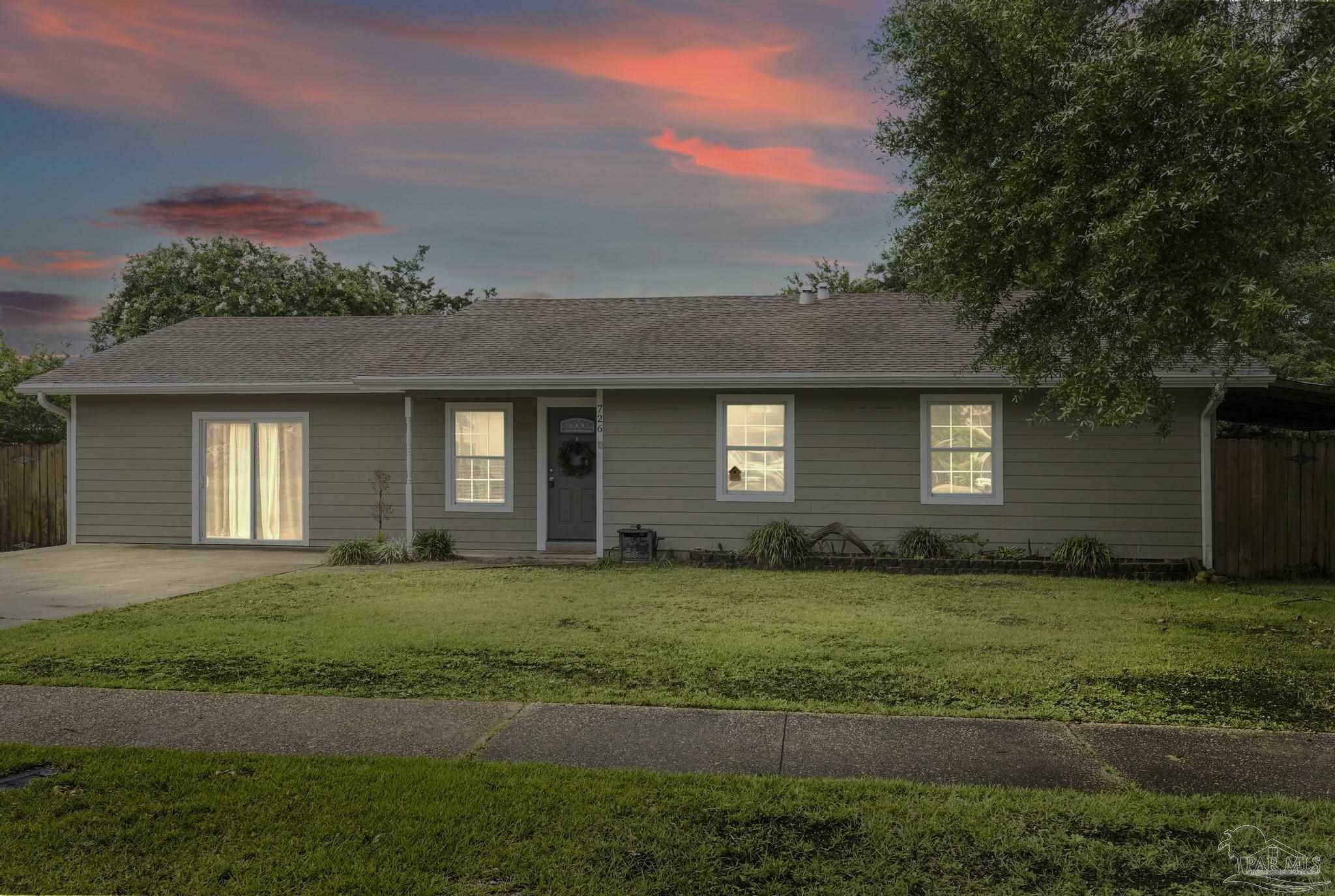 726 E Hollywood Blvd  Mary Esther FL 32569 photo