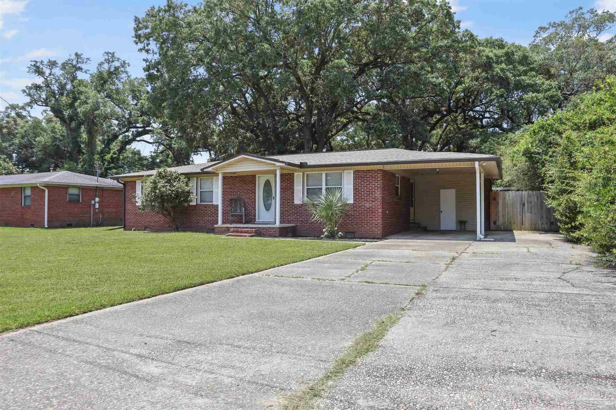 Property Photo: 5925 Prince Rd FL 32503