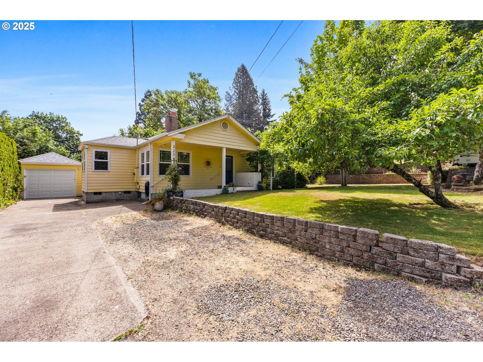 Property Photo: 3234 Pioneer Dr OR 97302