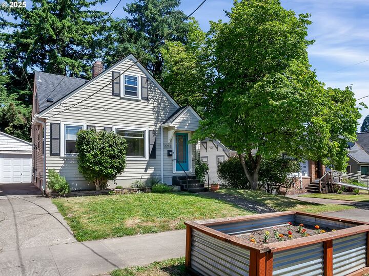 Property Photo: 2212 NE 59th Ave OR 97213