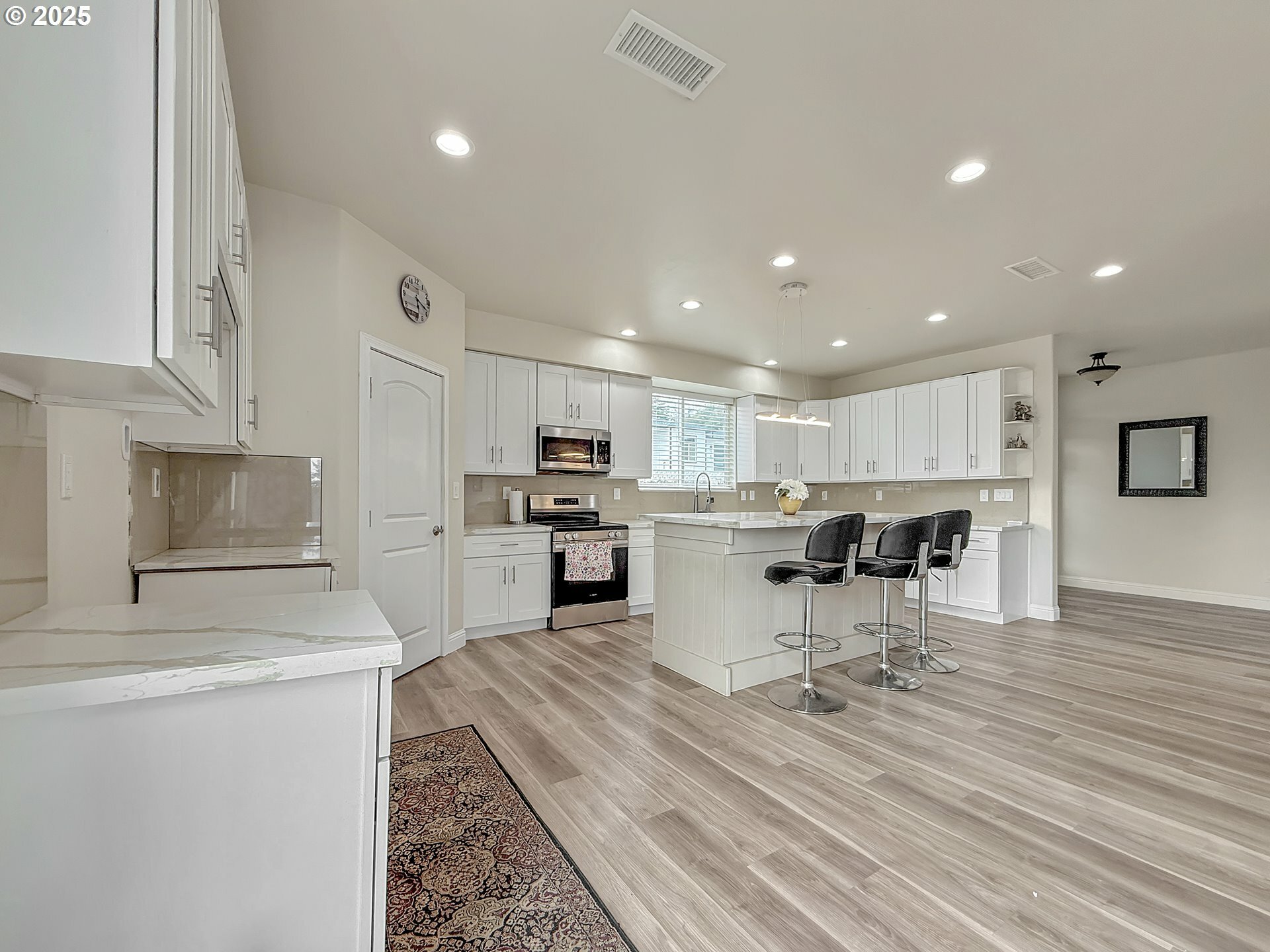 Property Photo: 7175 Vista Ridge Dr OR 97415